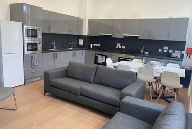 1 bed flat, The Oaks, Westwood heath, Warwick, CV48JB - Image 2